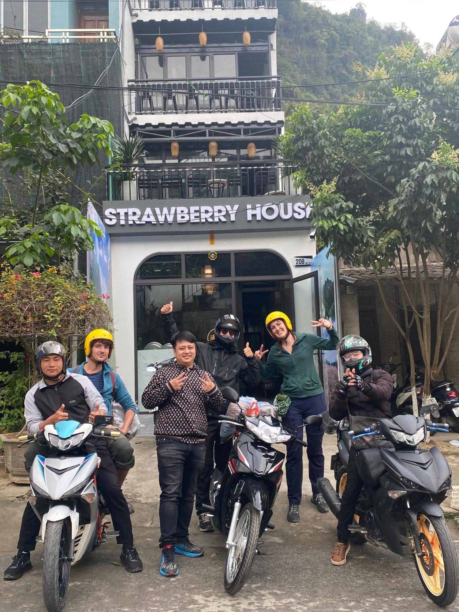 ハザン Strawberry House , Tour & Motorbikes Rentel Bed & Breakfast エクステリア 写真