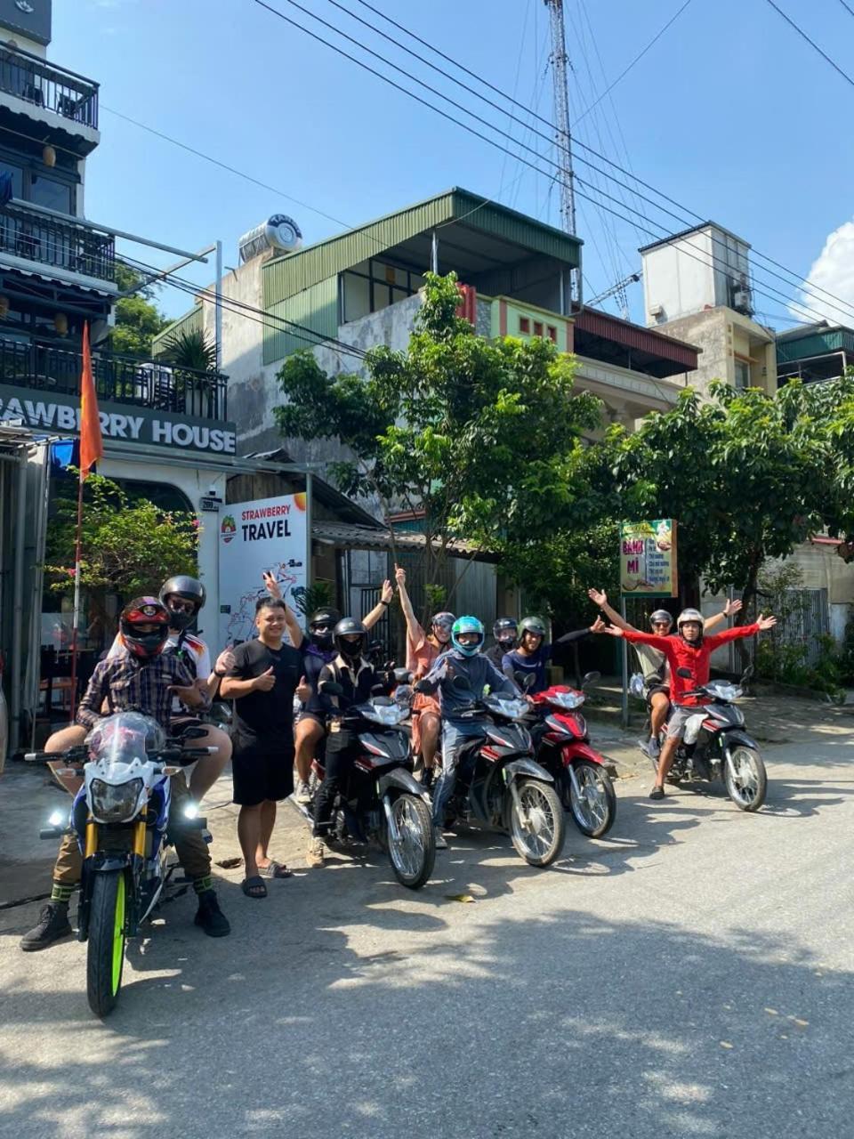 ハザン Strawberry House , Tour & Motorbikes Rentel Bed & Breakfast エクステリア 写真